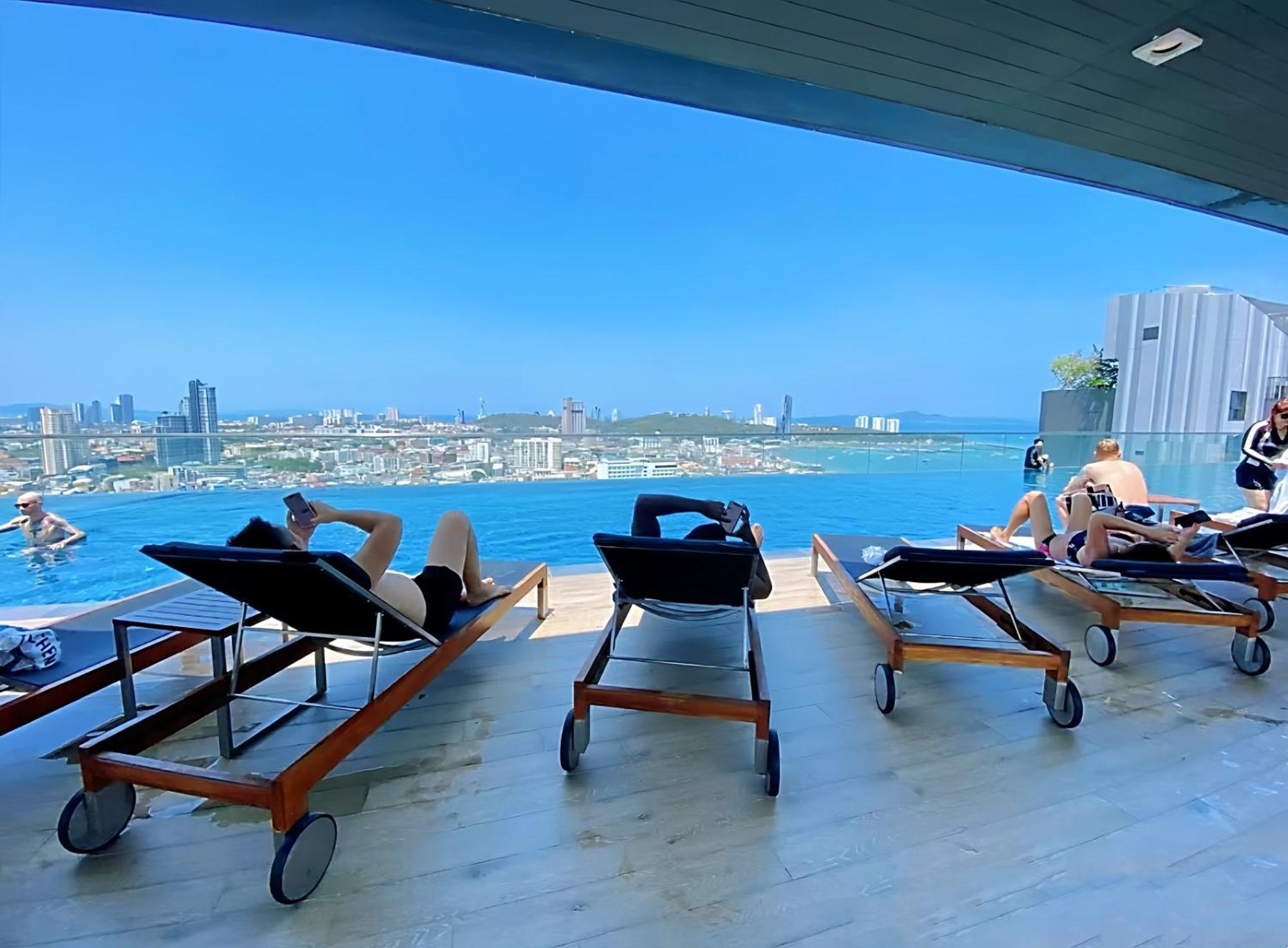 The Base Prime Apartment Pattaya Exterior photo