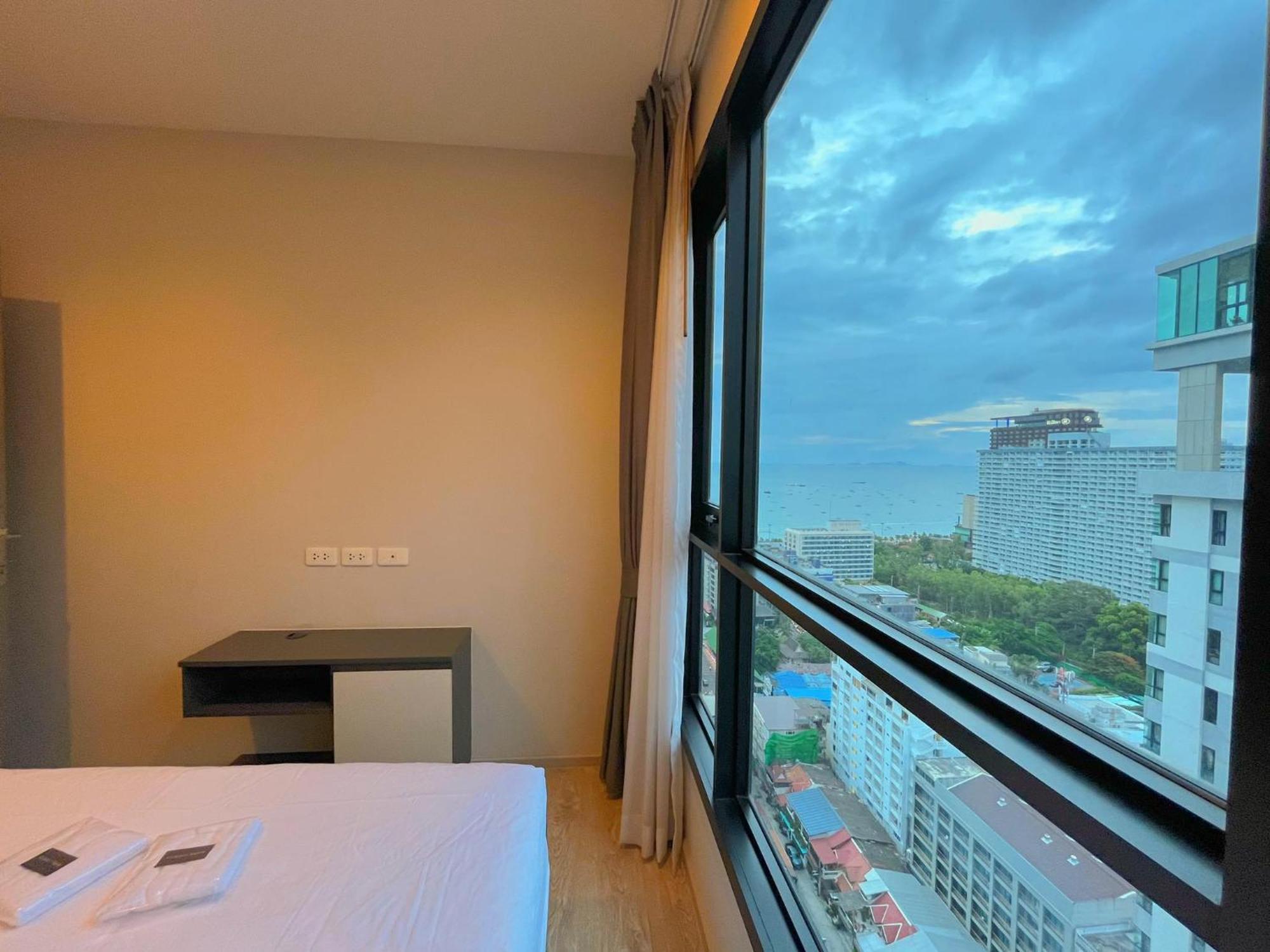 The Base Prime Apartment Pattaya Exterior photo